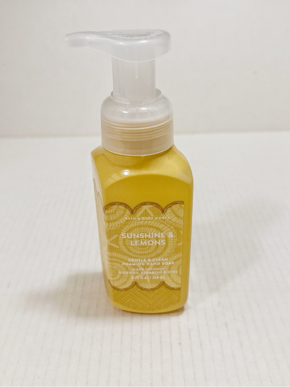 Bath & Body Works Sunshine & Lemons Foaming Hand Soap - Yellow